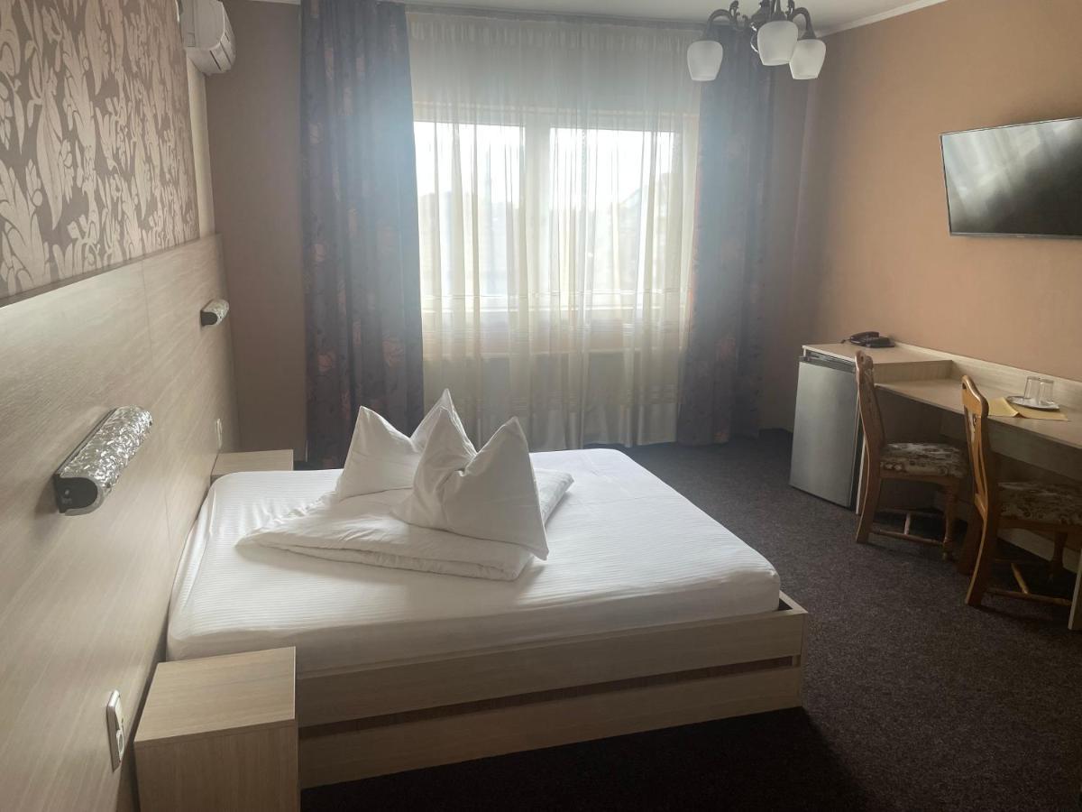 Pension Regal Satu Mare Exterior photo